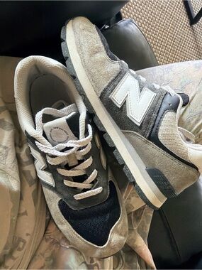 New Balance 574 GC574DA2 Grey Black Sneakers – Youth 6 / Women’s 7.5–8
